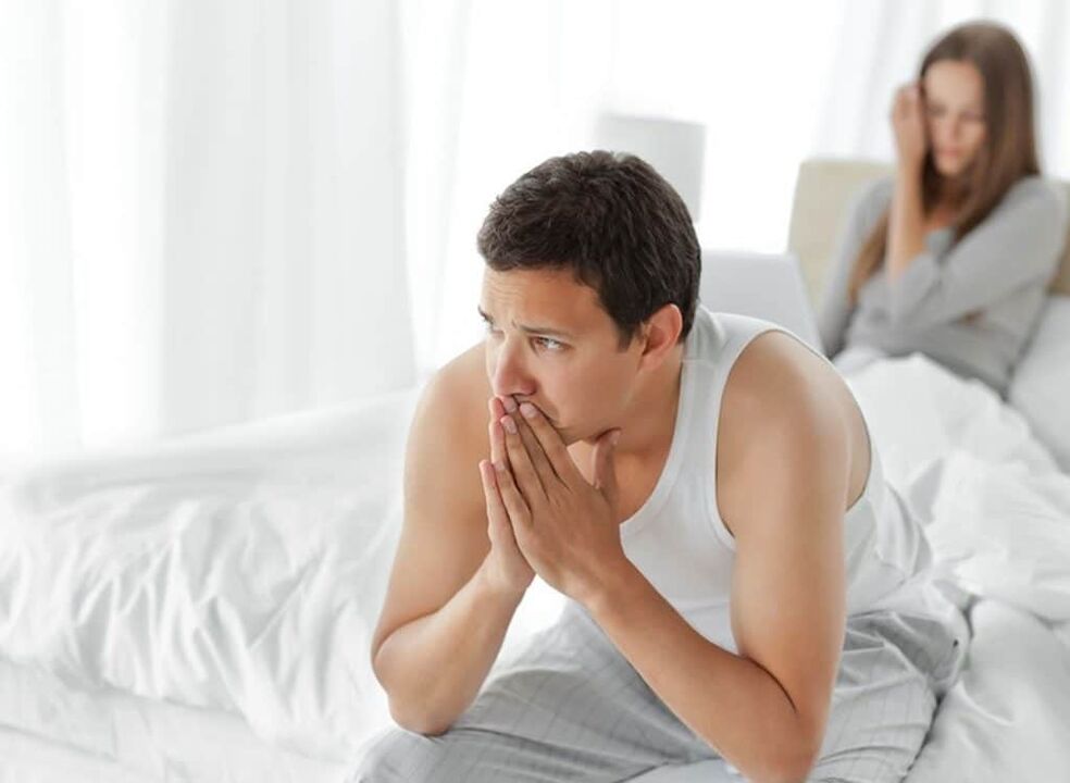 hombre con poca potencia con prostatitis